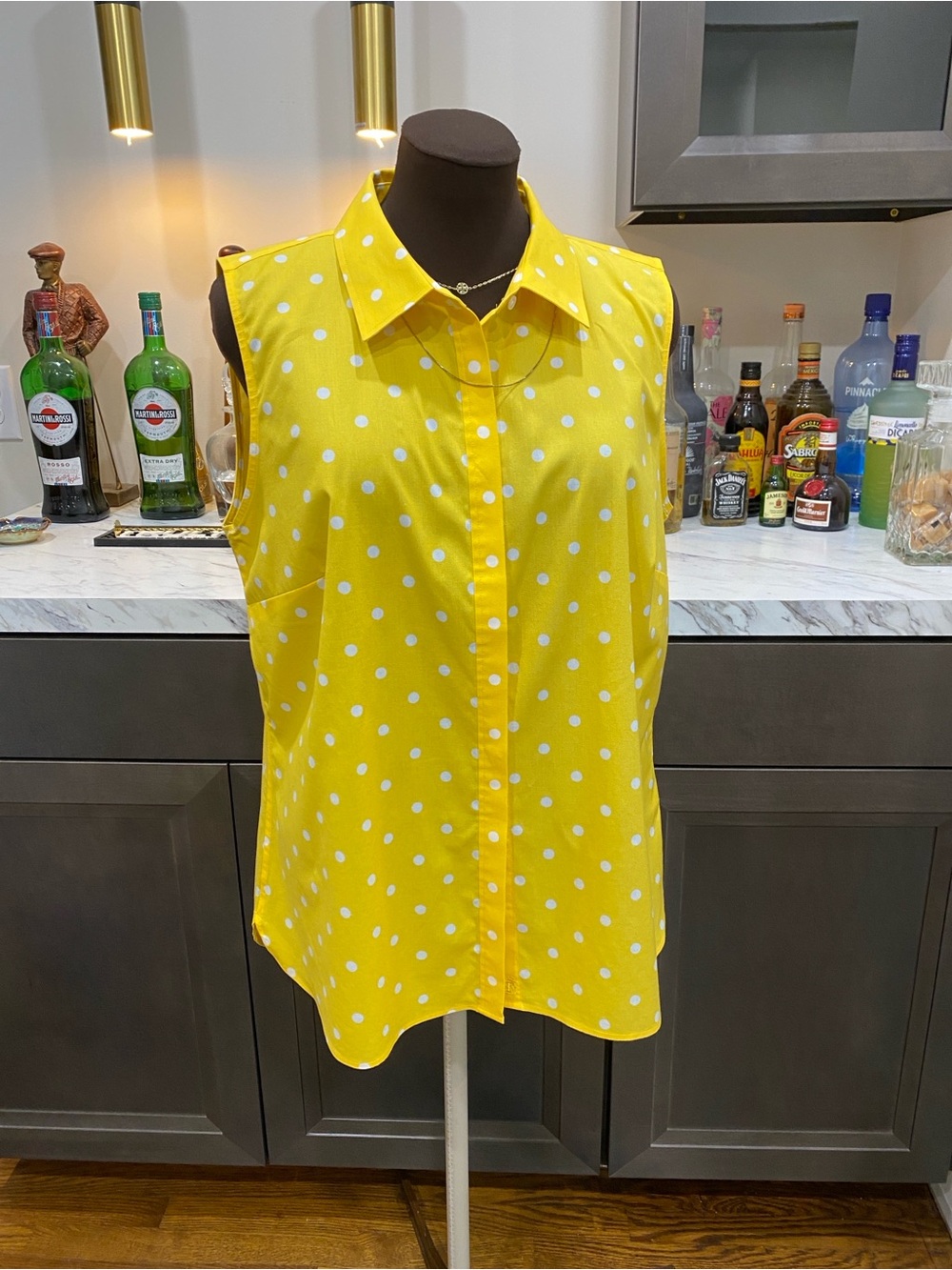Talbots wrinkle resistant Sleeveless Yellow Polka Dot shirt top tunic blouse